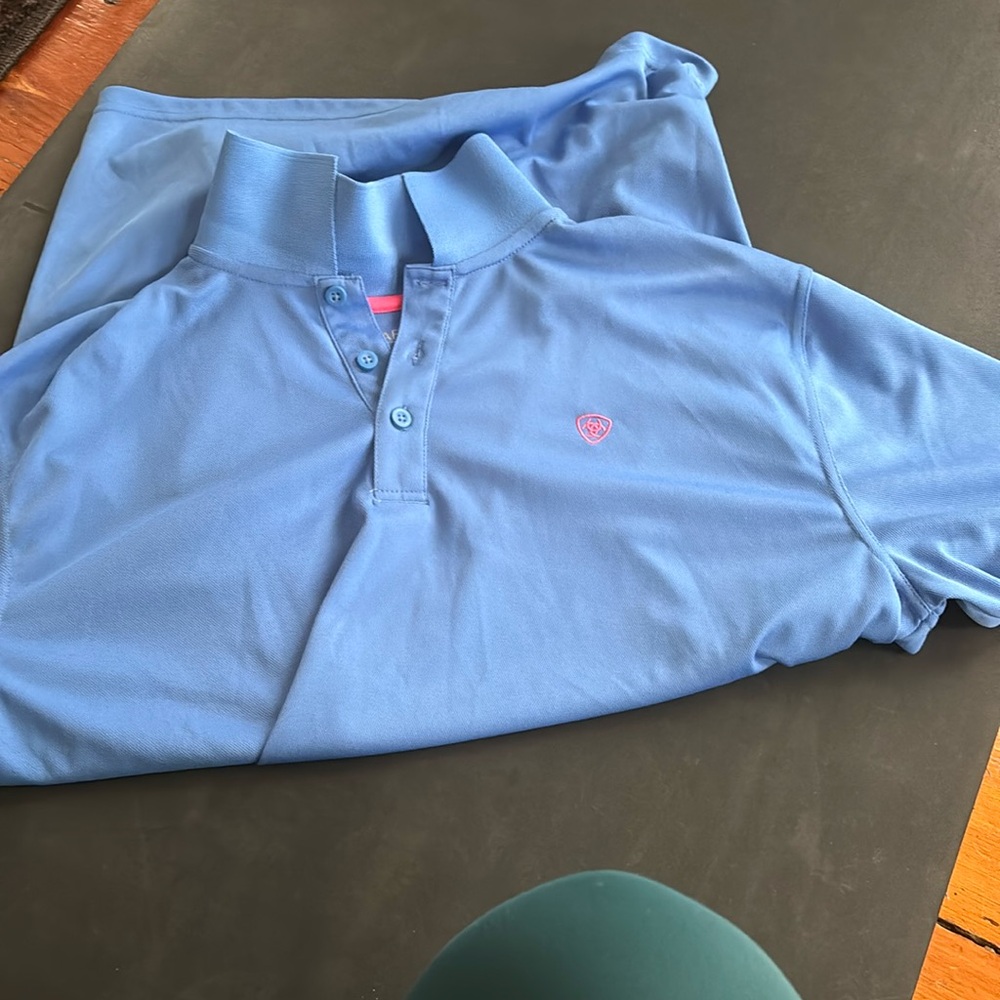 Men’s blue Ariat shirt